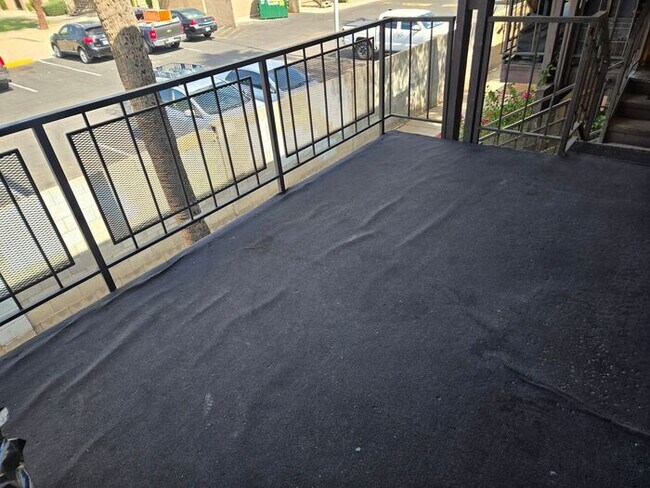 Foto del edificio - Spacious 3 bed, 2 bath upstairs, condo in ...