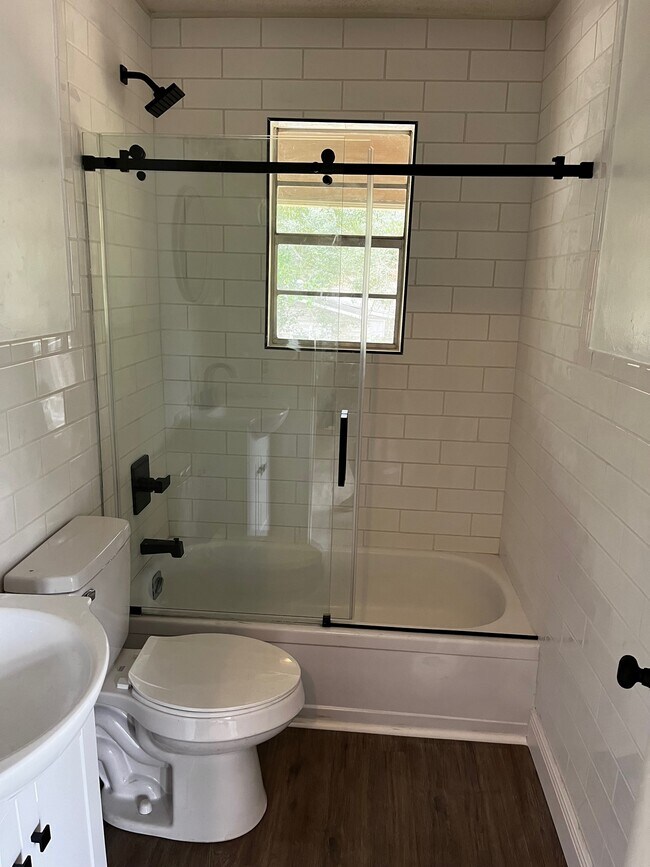 Foto del edificio - 6650 Zeigler Blvd