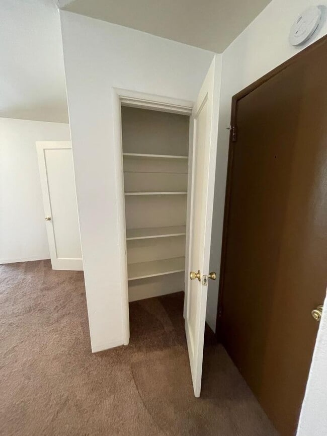 Building Photo - 1 bedroom in Oakland CA 94602