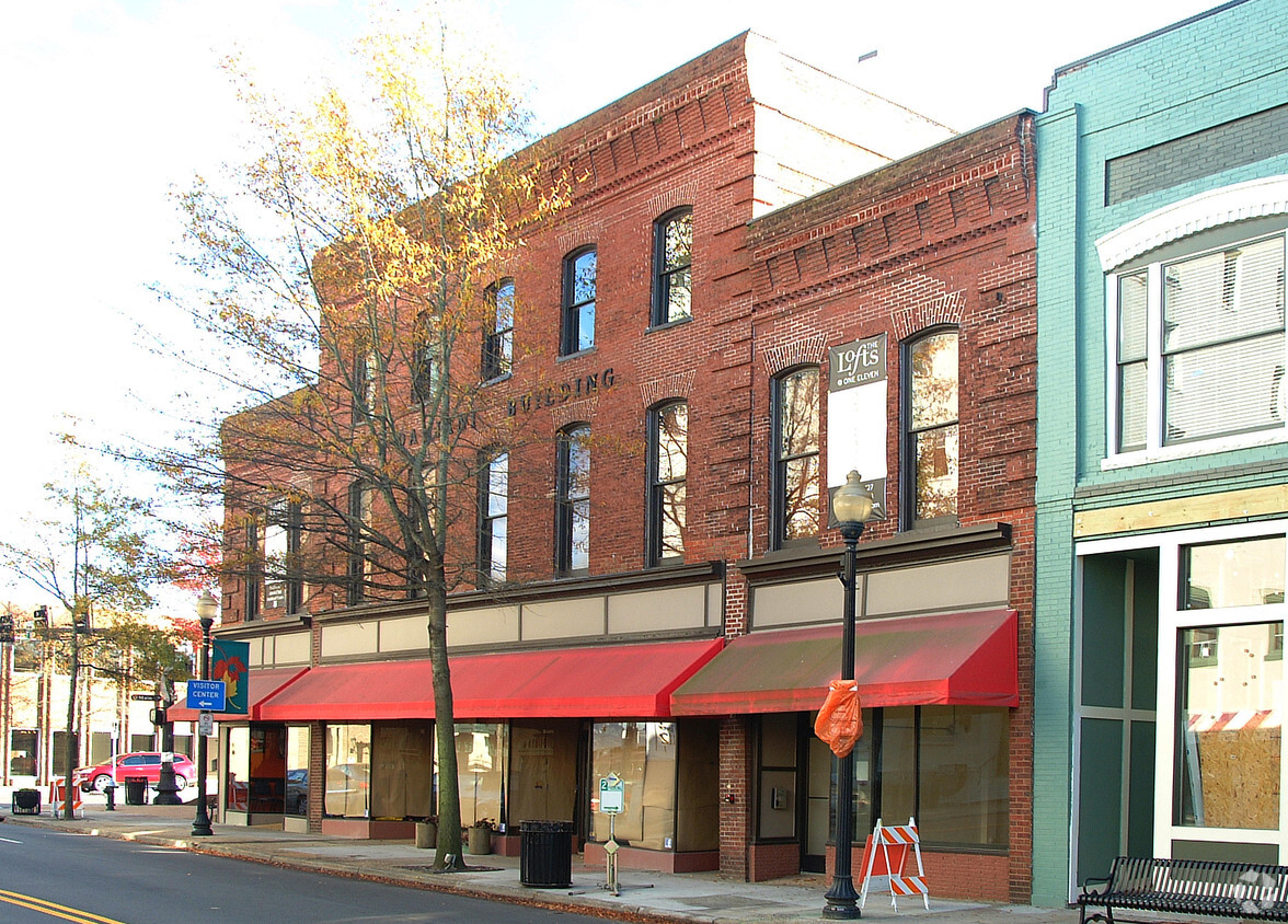 Primary Photo - The Lofts at One Eleven