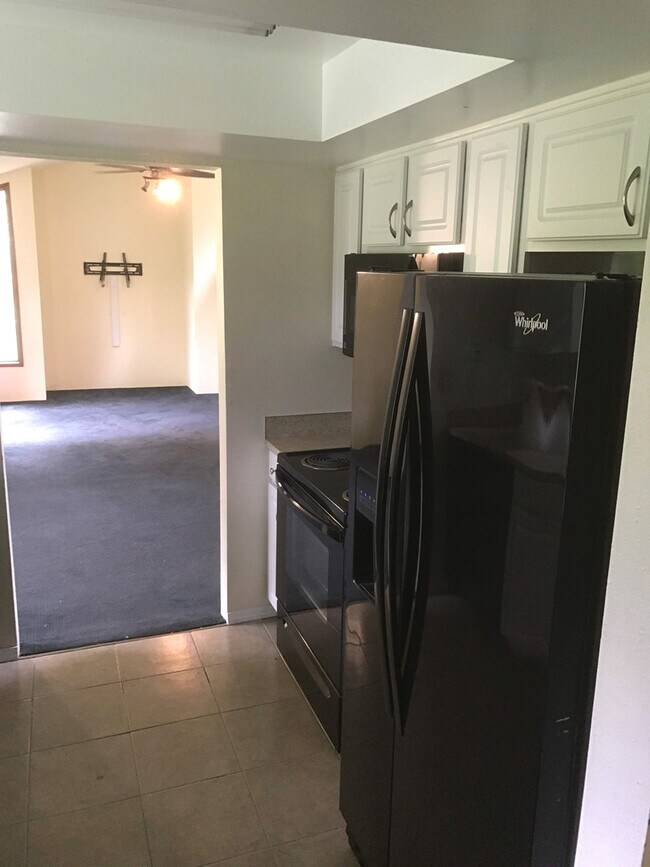 Foto del edificio - 3 Bedroom Home in SE Eugene