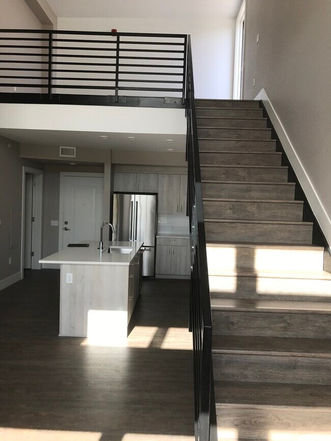 Building Photo - Newly built Condo in Denver
