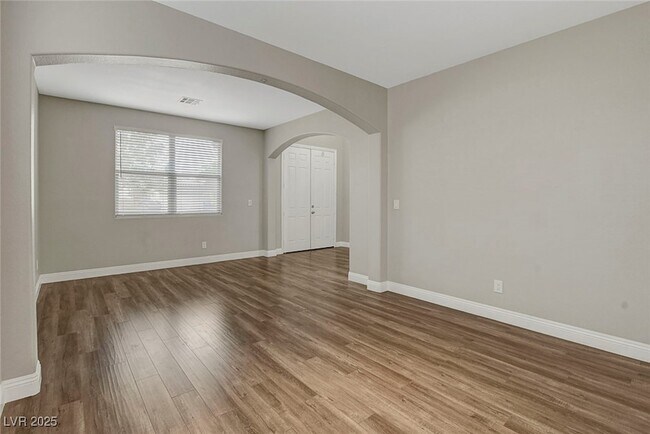 Foto del edificio - 9676 Grouse Grove Ave