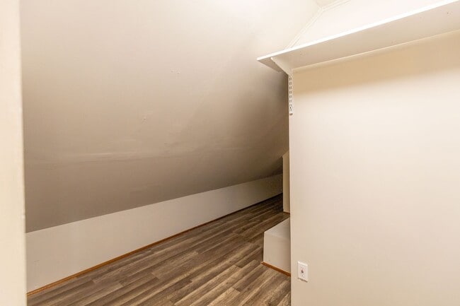 Building Photo - Cute, 4 Bedroom, 2 Bathroom Single family ...