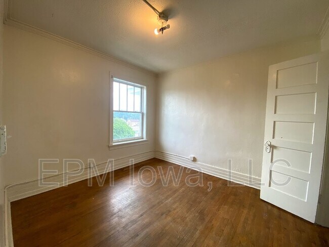 Foto del edificio - 807 W 4th St