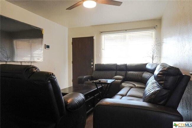 Building Photo - 617 S 1st St