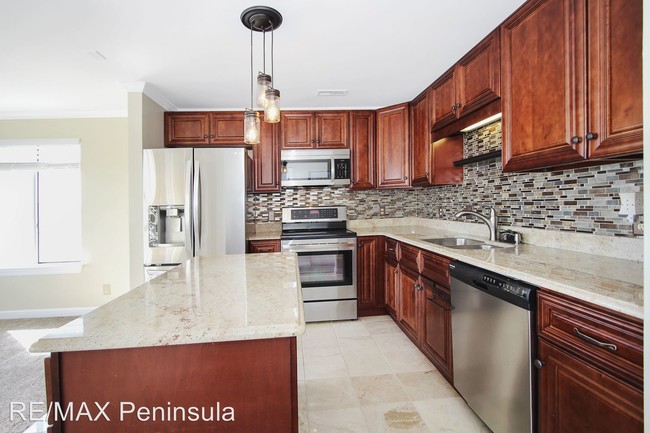 Building Photo - 215 Island Cove Ct