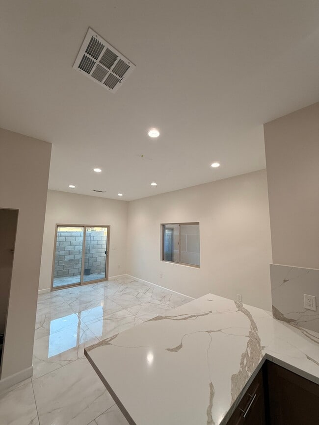 Foto del edificio - 11796 Kensington Rd