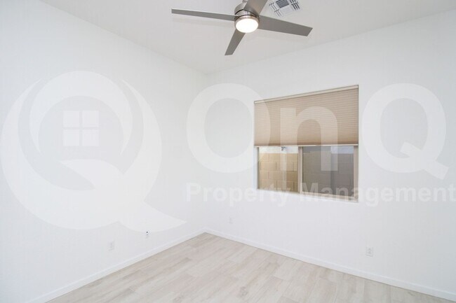 Building Photo - 828 E Ashurst Dr