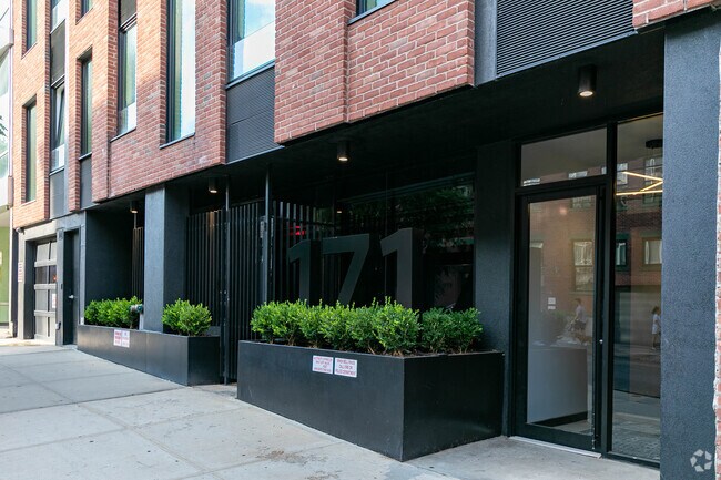 Building Photo - 169 N 10th St
