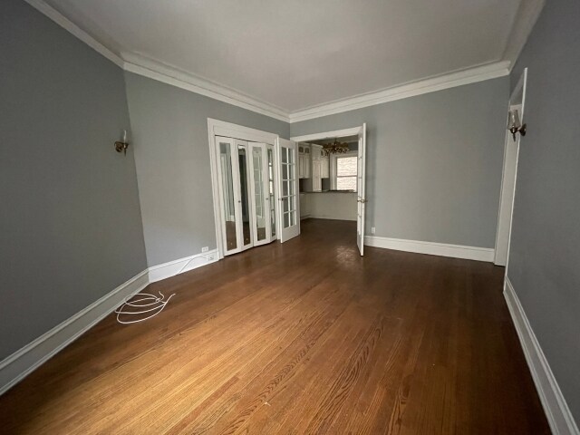 Building Photo - 536 W Brompton Ave