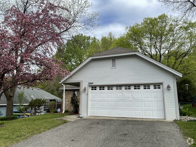 Building Photo - 5864 Red Cherry Ln