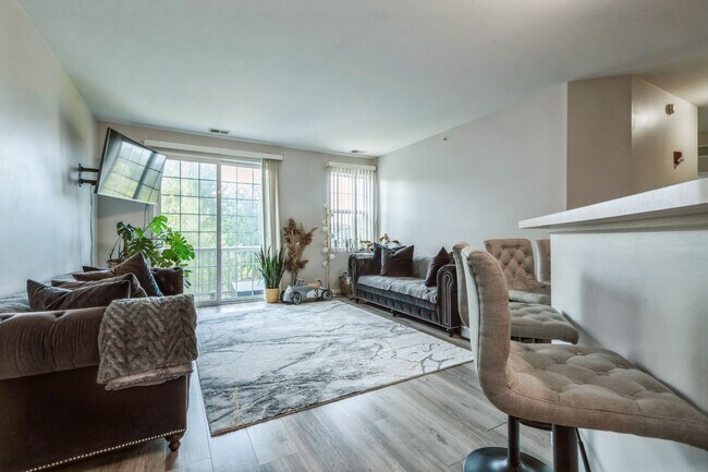Building Photo - 250 Rosehall Dr