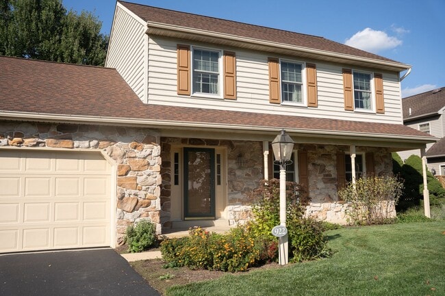 Building Photo - 922 Pinetree Way