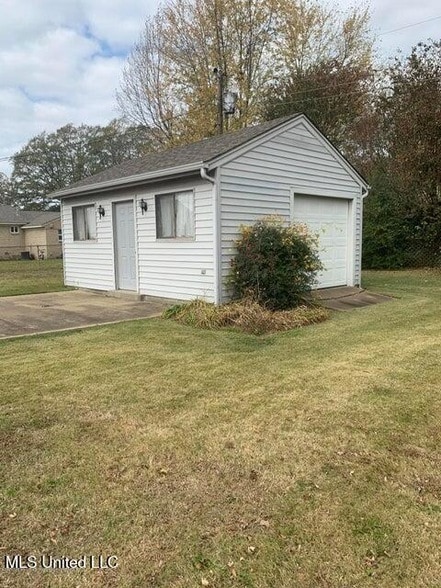 Photo - 1598 Main St House