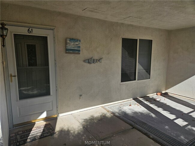 Building Photo - 1800 Club House Dr