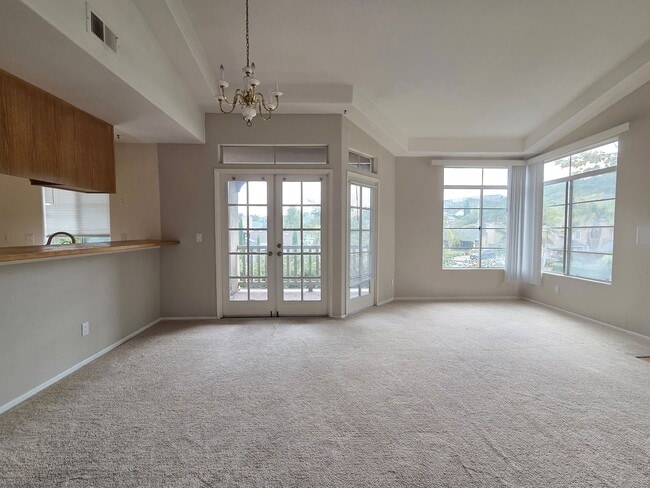 Building Photo - Adorable Rancho Del Oro Condo!