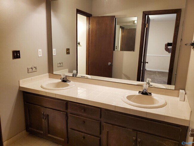 Foto del edificio - 106 Wingate Ave SW