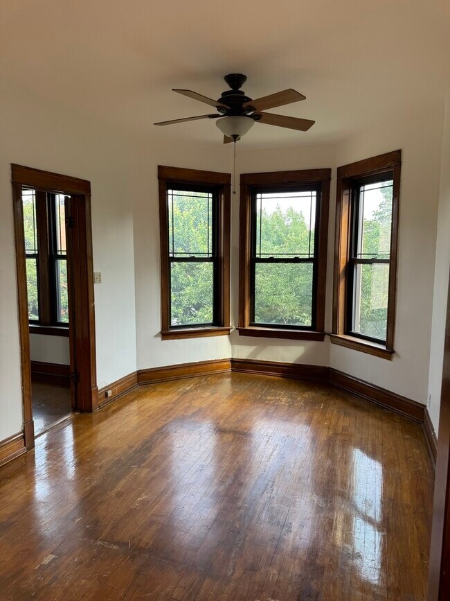 Foto del edificio - 2435 W Thomas St