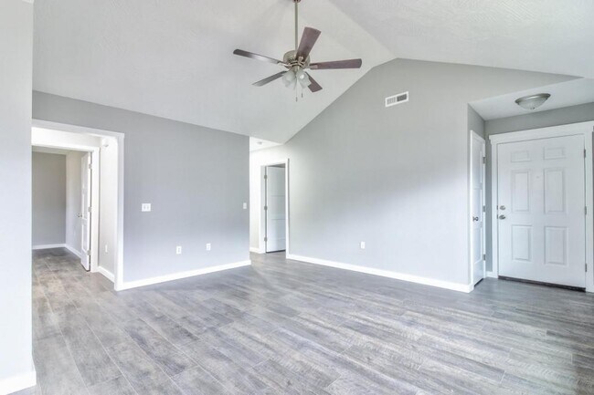 Building Photo - 2850 E Stanford St