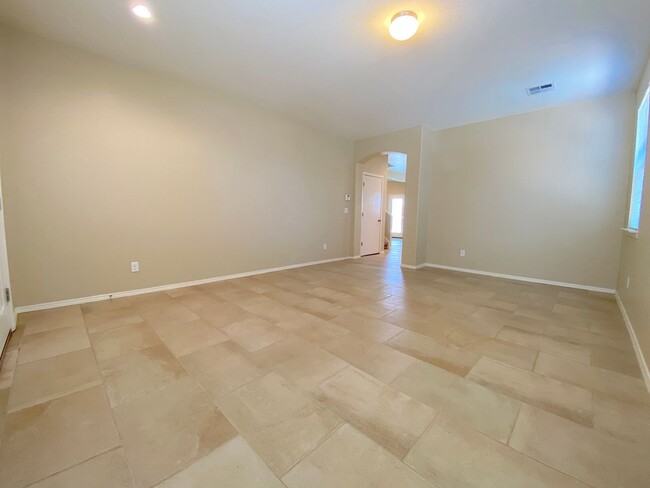 Foto del edificio - Large 4bed/2.5bath East El Paso Home with ...