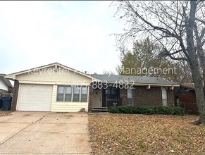 Building Photo - 5316 S Briarwood Dr