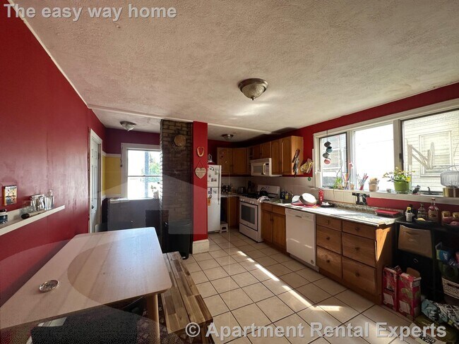 Foto del edificio - Large Renovated Unit - Winter Hill/ Sulliv...