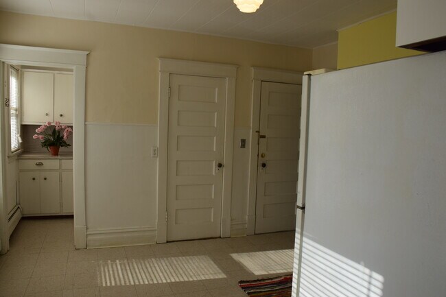 Kitchen and rear entry - 417 5th Ave NE