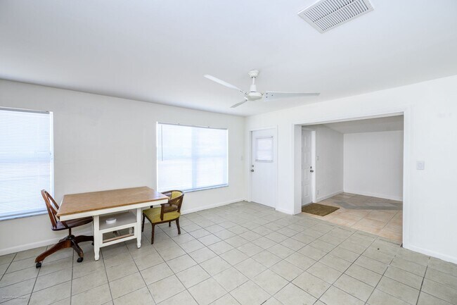 Building Photo - 510 Sharon Cir