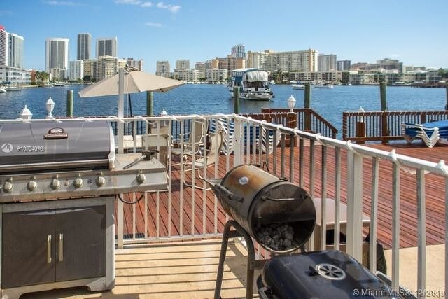 Foto del edificio - 462 Golden Isles Dr