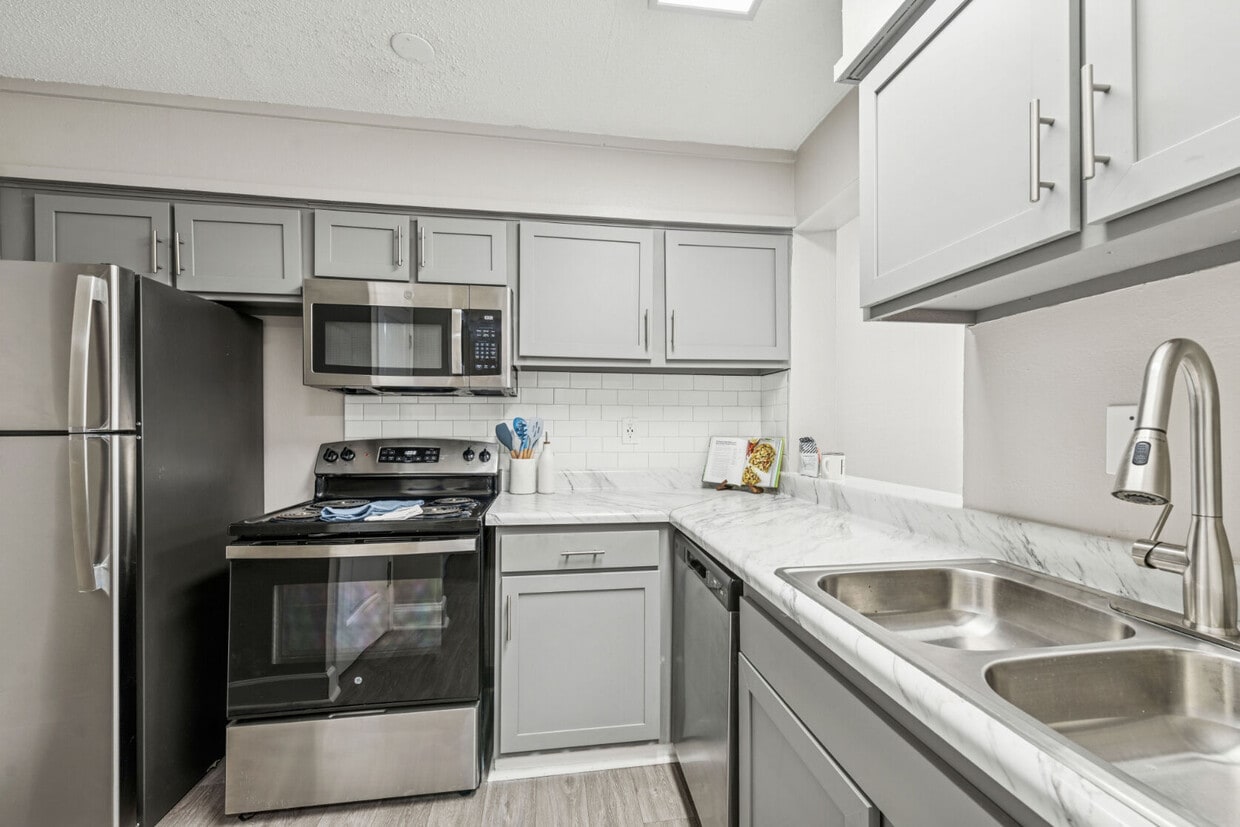 Primary Photo - Pinewood Station Apartments and Townhomes