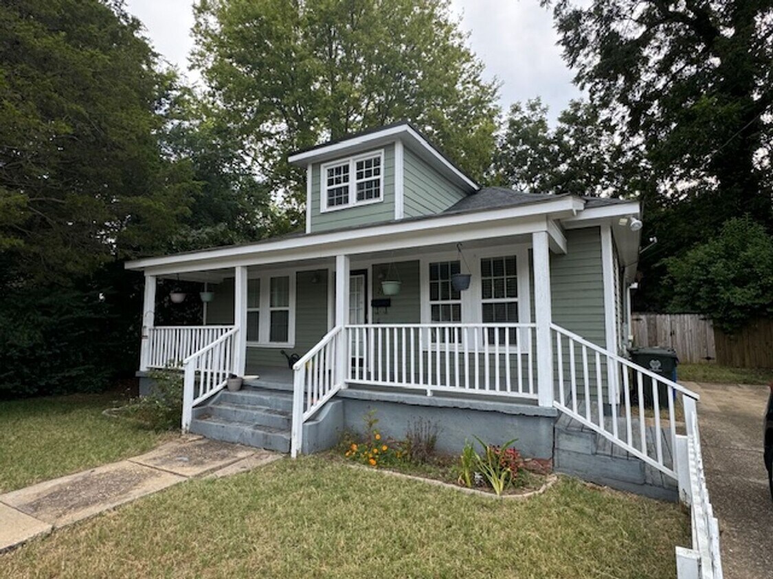 Foto principal - Charming 1925 Craftsman Bungalow in Downto...