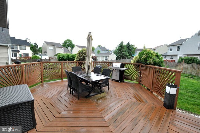 Building Photo - 19 Lakefield Dr