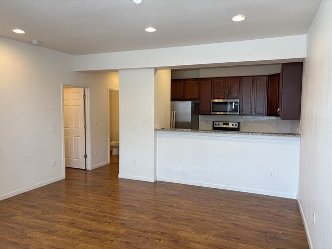 Building Photo - Available now 3bd 3.5 ba .Town home for rent located near Buckley AFB between Smokey hill and Qui...