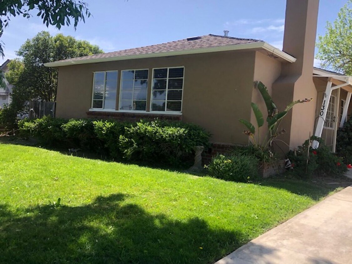 Foto principal - Charming 3 Bedroom Home in Quiet Tree-Line...