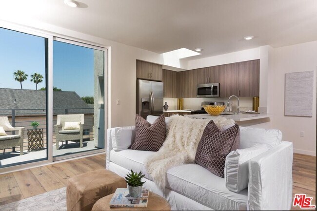 Foto del edificio - 5229 Willowcrest Ave