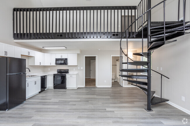 1BR, 1BA - Loft renovado de 940SF - Sala de estar - Brookside Apartments