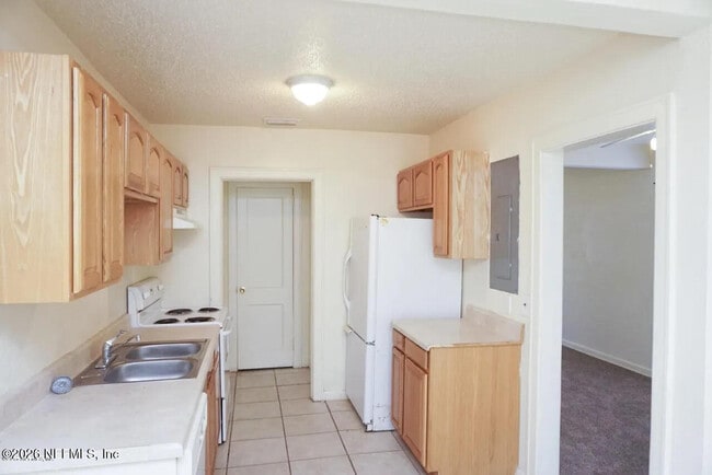 Foto del edificio - 7545 Wilder Ave