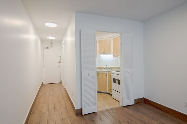 Building Photo - 2285 Rue St Mathieu