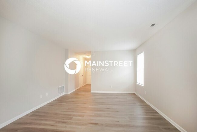 Building Photo - 4 Bedroom Pet-Friendly Home in Indianapolis, IN with Main Street Renewal