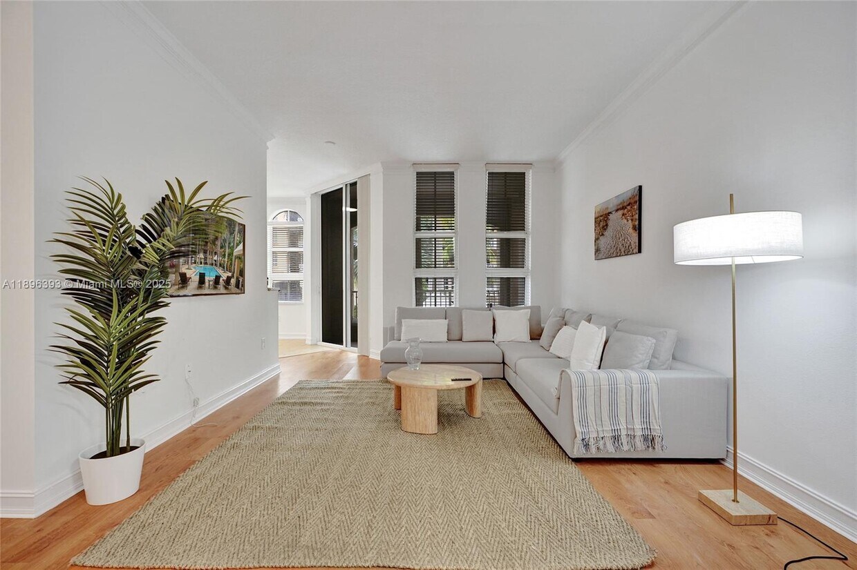 Foto principal - 3001 NE 185th St