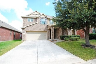 Building Photo - 16522 Old Saybrook Dr