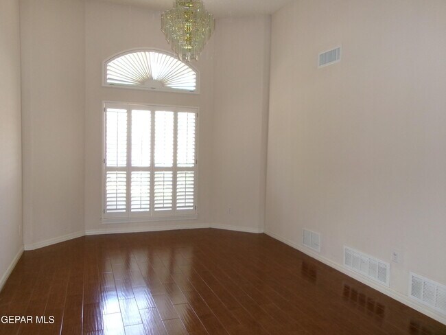 Foto del edificio - 6908 Rock Canyon Dr