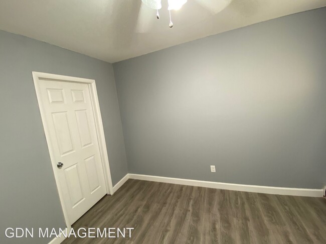 Building Photo - 2839-2857 Cypress Way