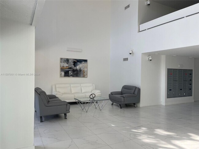 Foto del edificio - 16500 Golf Club Rd