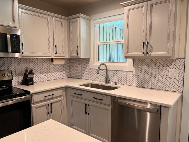 Building Photo - 5845 Austin Woods Dr