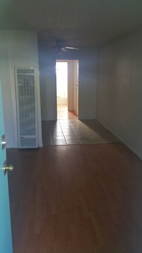 Entry - 10023 Samoa Ave