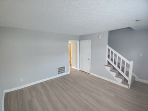 Building Photo - 33 Fonda Dr