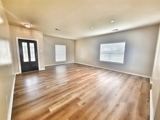Building Photo - 2715 Sailors Moon Dr