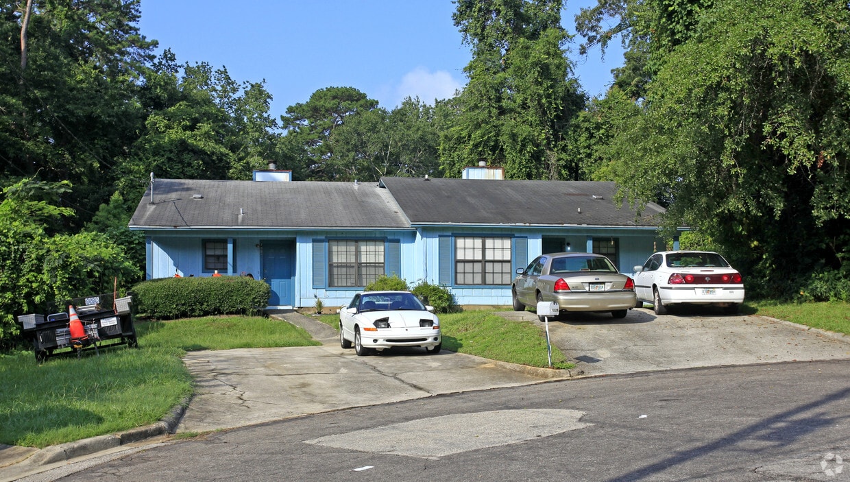 Primary Photo - 700 Pointe Ct